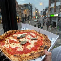 Foto diambil di Pizza East oleh Turki .. pada 7/12/2022