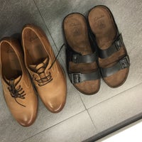 Clarks shoes trinoma deals