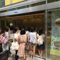 Photo taken at Fruits in Tea OMOTESANDO plus Superfood by Mike M. on 7/10/2016