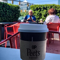 Снимок сделан в Peet&amp;#39;s Coffee &amp;amp; Tea пользователем M 5/18/2021