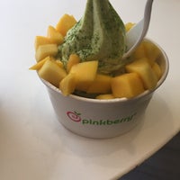 Photo taken at Pinkberry by Yen C. on 5/5/2018