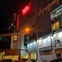 Foto tomada en Suria Sabah Shopping Mall  por pehin a. el 1/20/2023