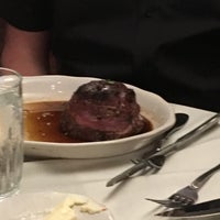 Das Foto wurde bei Kreis&amp;#39; Steakhouse von Karen S. am 7/20/2019 aufgenommen