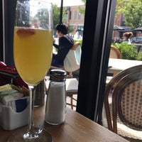 10/1/2017에 Nas L.님이 Petite Chou Bistro and Champagne Bar에서 찍은 사진