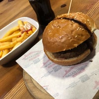 Photo taken at Komşu Kasap Burger by Çağlar on 11/30/2018