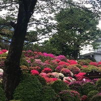 Photo taken at Nezu-jinja Tsutsujien Garden by 松江 on 4/16/2023