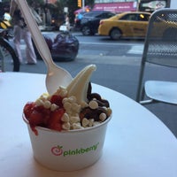 Photo taken at Pinkberry by Sofia M. on 9/3/2018