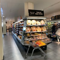 Photo taken at Marks &amp;amp; Spencer by Miguel on 9/12/2020