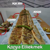 Das Foto wurde bei Konya Etli Ekmek von Konya Etli Ekmek am 10/1/2018 aufgenommen