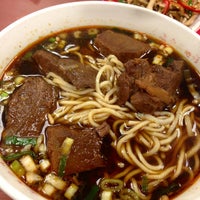 Photo taken at Yong Kang Beef Noodle by 誌傑 李. on 5/2/2013