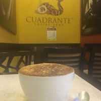 9/19/2017 tarihinde Fabian L.ziyaretçi tarafından Cuadrante Coffee Shop'de çekilen fotoğraf