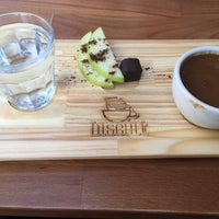 Foto tomada en Biscuit Coffee Shop  por MURAT Y. el 7/14/2016
