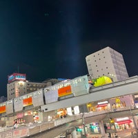 Photo taken at 立川駅南口ペデストリアンデッキ by Anita Kazuki M. on 8/14/2022