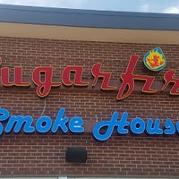 8/1/2018 tarihinde Sugarfire Smoke Houseziyaretçi tarafından Sugarfire Smoke House'de çekilen fotoğraf