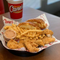 3/9/2019 tarihinde Tiffani L.ziyaretçi tarafından Raising Cane&amp;#39;s Chicken Fingers'de çekilen fotoğraf