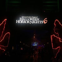 Photo taken at Halloween Horror Nights 6 by Aragramm A. on 10/30/2016