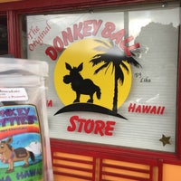Das Foto wurde bei Donkey Balls Original Factory and Store von Dan s. am 11/20/2018 aufgenommen