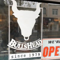 Foto tirada no(a) Bullshead Restaurant por Dan s. em 10/19/2019