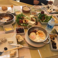 Photo taken at Önce Kahvaltı by Yunus Emre Ş. on 4/8/2018