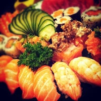 Photo taken at Tsuyoi Sushi Bar by 🎬 Alex L. on 11/1/2012