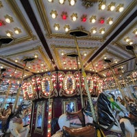 Photo taken at Roger Williams Park - Carousel Village by Neo Q. on 7/30/2022