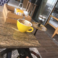 Foto tomada en Quasis Plus Cafe &amp;amp; Hookah  por Emre A. el 2/10/2022