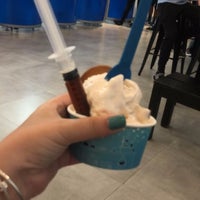 Foto tirada no(a) Brain Freeze Nitrogen Ice Cream &amp;amp; Yogurt Lab por Lory em 8/14/2018