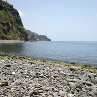 Foto tirada no(a) Praia do Lugar de Baixo por 🌸Rubina F. em 7/16/2013