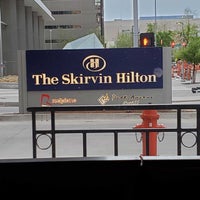 Foto tomada en Red Piano Lounge at The Skirvin Hilton Oklahoma City  por Dave P. el 4/9/2023