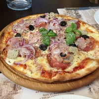 6/19/2013 tarihinde Дарина А.ziyaretçi tarafından Valletta Pizza'de çekilen fotoğraf