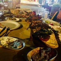 Das Foto wurde bei Kolcuoğlu Restaurant von M Ş am 9/5/2018 aufgenommen