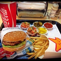 Photo taken at Carl&amp;#39;s Jr. by ♡ωιℓмα♡ on 6/26/2014