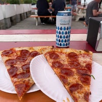 4/19/2022 tarihinde David L.ziyaretçi tarafından Home Slice Pizza'de çekilen fotoğraf