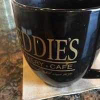 Photo prise au Eddie&amp;#39;s Bakery Cafe par Amy L. le8/15/2016