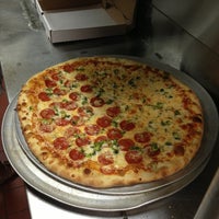 6/4/2013 tarihinde Juan G.ziyaretçi tarafından Mercury Pizza'de çekilen fotoğraf