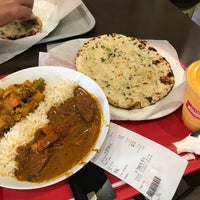 Foto tomada en Bombay&amp;#39;s Indian Restaurant  por Ni L. el 10/2/2019
