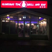 Foto scattata a MiMi Glorious Time Grill and Bar. da rong w. il 1/4/2019