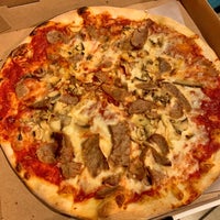 Photo taken at Nonna&amp;#39;s Pizza &amp;amp; Italian Restaurant by Miya L. on 11/14/2020