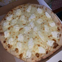 Photo taken at Nonna&amp;#39;s Pizza &amp;amp; Italian Restaurant by Miya L. on 7/3/2020