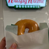 Photo taken at Krispy Kreme Doughnuts by Miya L. on 12/4/2021