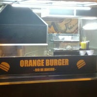 Снимок сделан в Orange Burger пользователем Francisco A. 10/13/2015