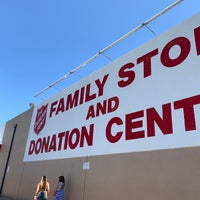 Foto diambil di The Salvation Army Family Store &amp;amp; Donation Center oleh Erica S. pada 8/10/2019