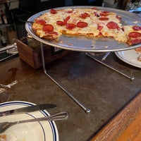 Photo taken at Eno&amp;#39;s Pizza Tavern by Melissa P. on 12/4/2022