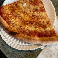 3/21/2021 tarihinde Ilene M.ziyaretçi tarafından Engine House Pizza'de çekilen fotoğraf