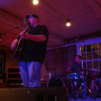 Foto tomada en Milly&#39;s Tavern  por Crystal N. el 12/18/2011