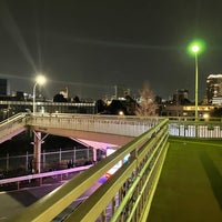 Photo taken at 渋谷区神園町歩道橋 by かより on 2/6/2023