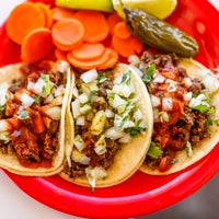 รูปภาพถ่ายที่ Tacos La Potranca De Jalisco โดย Tacos La Potranca De Jalisco เมื่อ 8/23/2018