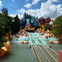 Photo taken at Dudley Do-Right&amp;#39;s Ripsaw Falls by Steve W. on 6/18/2020
