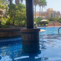Photo taken at Gulf Hotel - Swimming Pool by DANA🦋 on 8/30/2023