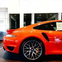 Снимок сделан в The Auto Gallery Porsche пользователем JayChan 2/17/2016